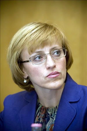 Antal Erzsébet: 2000. november - 2001. 
június