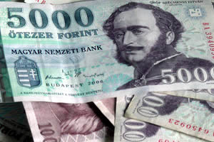Alig több mint 120 ezret visznek haza átlagban a magyarok