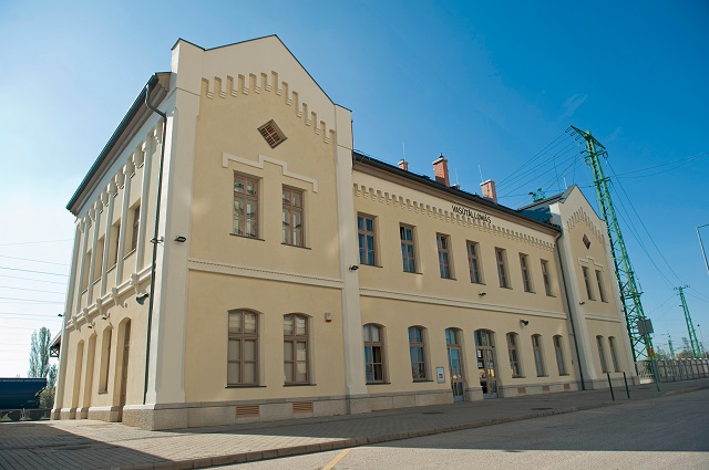 Szép lett a felújított karcagi vasútállomás - galéria