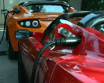 Tesla Roadster töltőre dugva