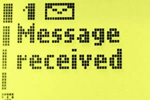 Valakit félmillióval húztak le - Leáldozott az emelt díjas sms-eknek?
