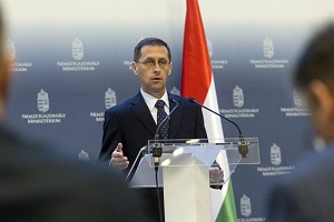 Varga a csokban és Brüsszelben bízik